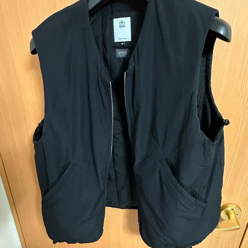 [BUNJANG] Politeru Padded Vest Charcoal / 3) 폴리테루 패디드 베스트 팝니다