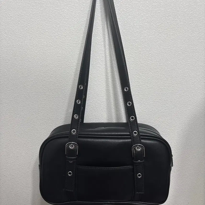 [BUNJANG] Black Leather Shoulder Bag / 오프가방 콘서트 가방 블랙 가죽 숄더백 시즈니룩