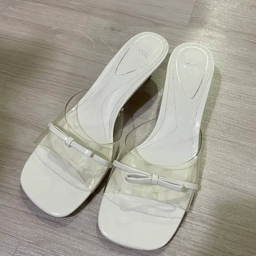 [BUNJANG] Zara Ivory Ribbon Kitten Heel Shoes - Size 38 / 자라 아이보리 리본 키튼힐 38