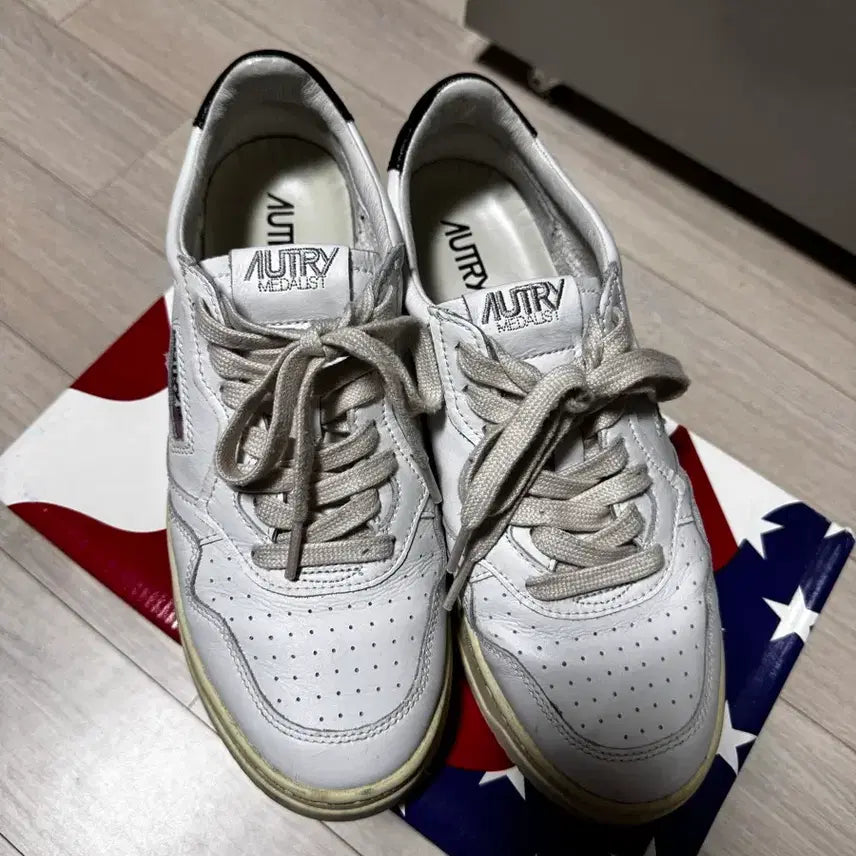 [BUNJANG] Autry Medalist 40 Sneakers / 오트리 메달리스트 40