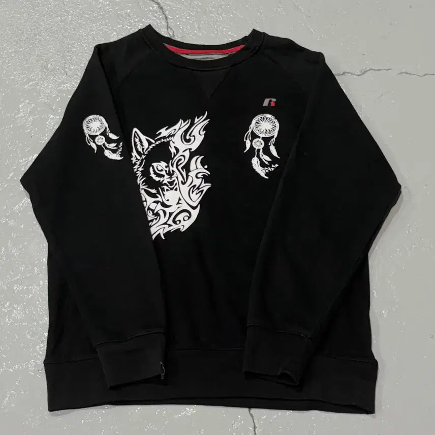 [BUNJANG] Russell Athletic Wolf Dreamcatcher Graphic Black Sweatshirt / 러셀(Russell Athletic) 늑대 드림캐쳐 그래픽 블랙 스웻셔츠