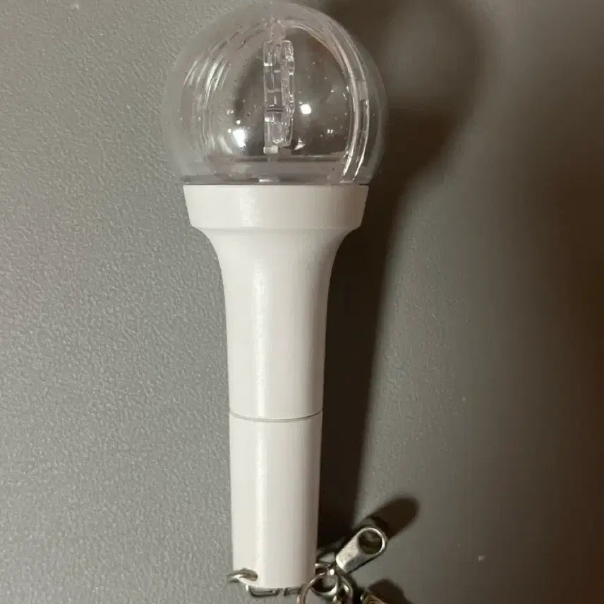 [BUNJANG] IVE Official Light Keyring (Mini Lightstick) / 아이브 공식 라이트 키링 (미니응원봉)