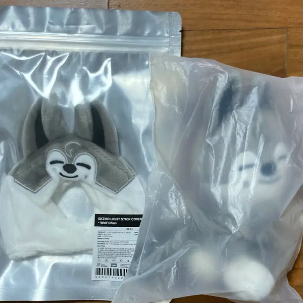 [BUNJANG] Stray Kids SKZOO Wolf Chan Bundle Set - Lightstick Cover & Strap / 스키즈 스키주 울프찬 일괄 양도 응원봉커버2스크랩