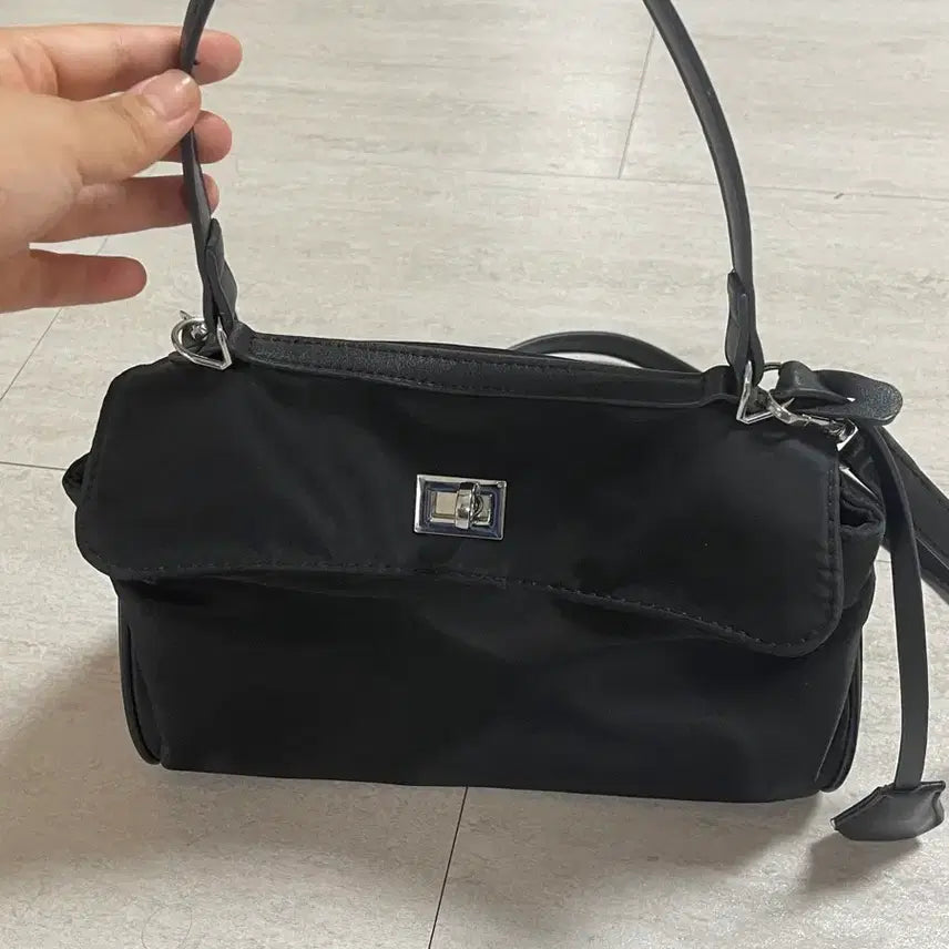 [BUNJANG] Black Buckle Shoulder Crossbody Bag / 블랙 버클 숄더 크로스백