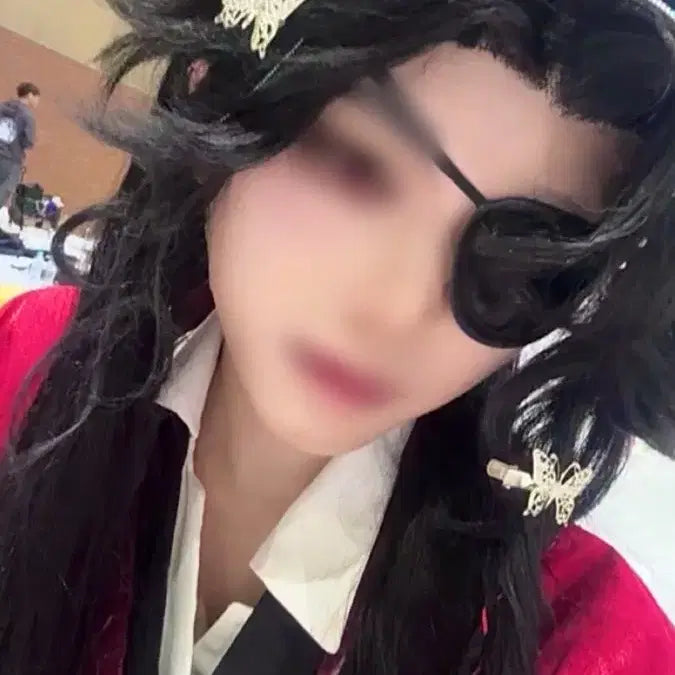 [BUNJANG] Heaven Official's Blessing Hua Cheng Cosplay Full Set (Wig, Outfits 3 & 4, Armored Bracers) / 일요일까지만 에눌) 천관사복 화성 코스프레 풀세트 판매합니다