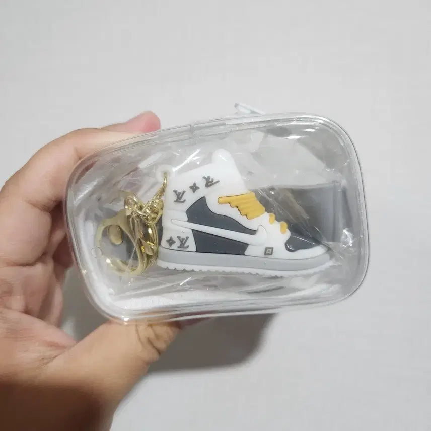 [BUNJANG] Nike Air Force x Louis Vuitton Edition Keychain / [네고O]나이키에어포스&루이비통 실버화이트 키링