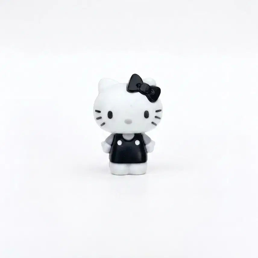 [BUNJANG] Plain Greek Yogurt Hello Kitty Magnet Figure (Black Kitty) / 요즘 플레인 그릭요거트 헬로키티 마그넷 피규어 블랙키티