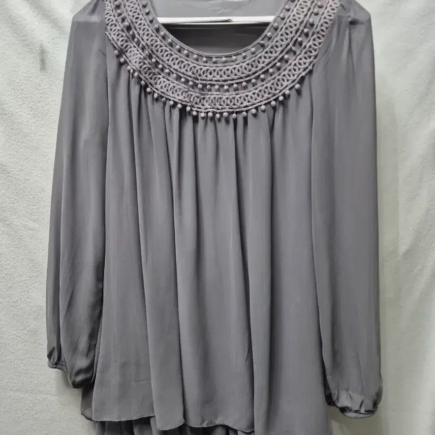 [BUNJANG] Women's Grey Lace and Pearl Blouse / 여성 블라우스 L 와 개당