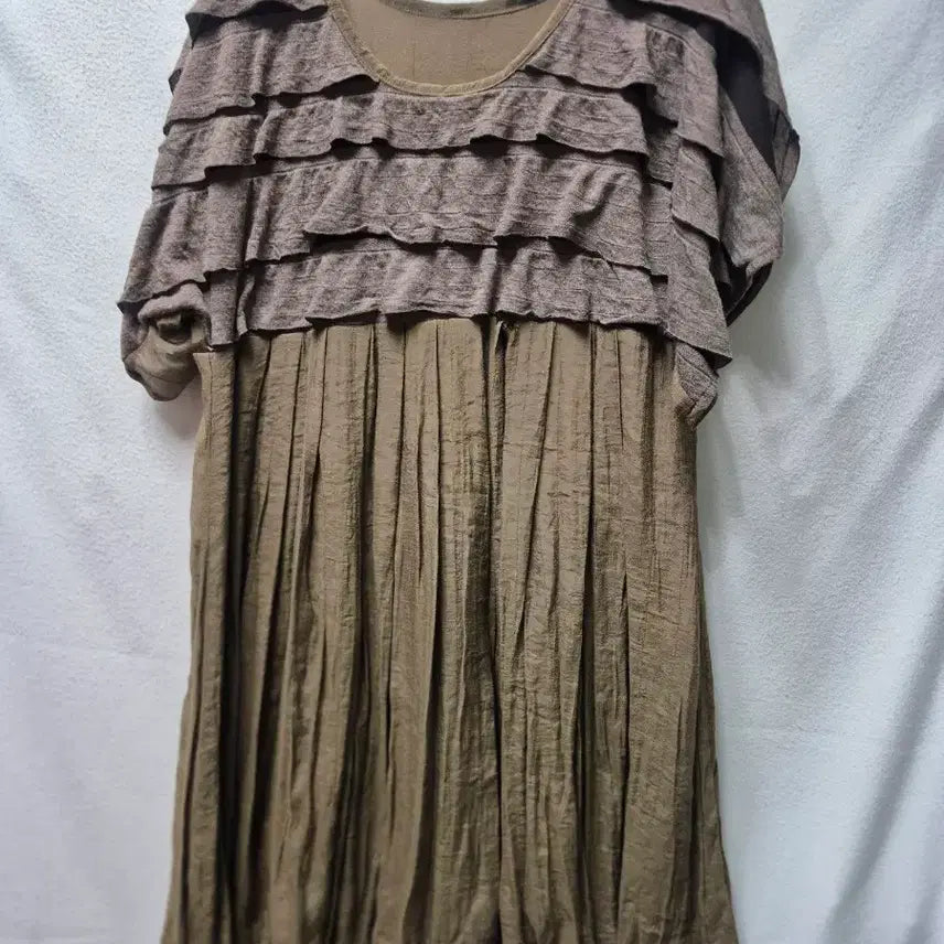 [BUNJANG] Frill Shirring Short Sleeve Midi Dress Brown / 프릴 주름 반팔 원피스 브라운 개당 두개8천