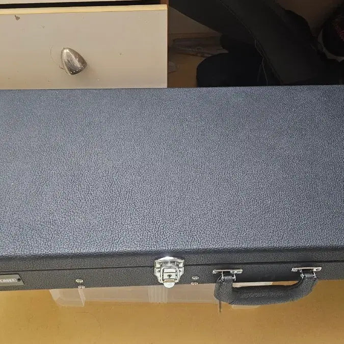 [BUNJANG] Gator Deluxe Wood Hard Case & Stratocaster Guitar (As-Is) / 게이터 디럭스 우드 하드케이스&기타 *설명 읽어주세요*