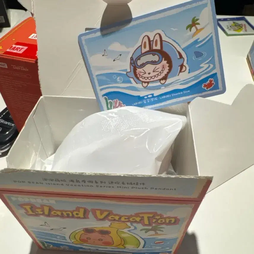 [BUNJANG] Pop Mart Labubu Travel to Bean Island Series Mini Doll Keychain / 팝마트 [팝빈 섬으로 떠나는 여행 시리즈 미니 인형 키링] 라부부