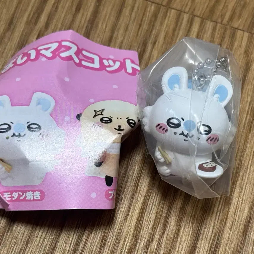 [BUNJANG] Chiikawa Tabemono Gacha Momonga Figure / 치이카와 타베모노 가챠 모몽가