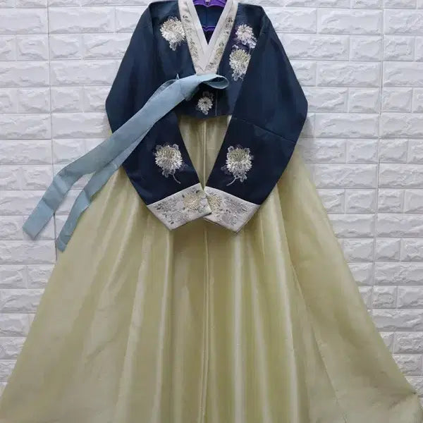 [BUNJANG] Women's Traditional Silk Hanbok Size 77 L (Height 170-175cm) / 260  여성한복 본견 전통 77 L 키170-175/창고갤러리