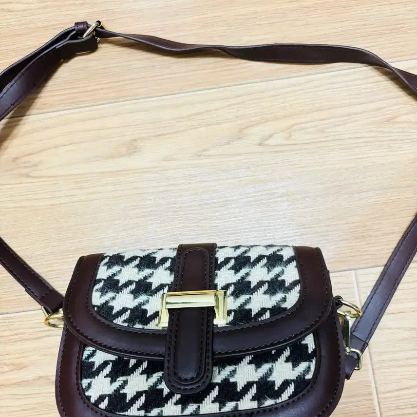 [BUNJANG] Houndstooth Check Brown Crossbody Bag / 하운드체크 브라운 크로스백