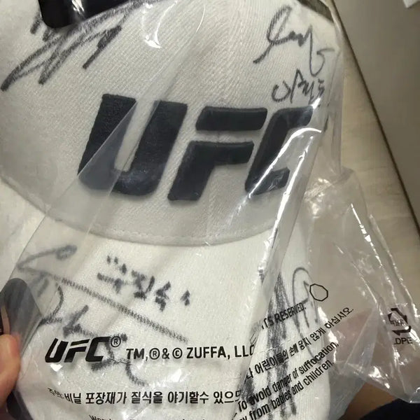 [BUNJANG] UFC Autographed Baseball Cap / UFC 모자 새 상품 싸인