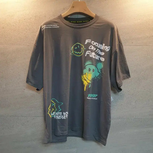 [BUNJANG] SMILEY WORLD Graphic T-Shirt / SMILEY WORLD 그레이. 반팔티.