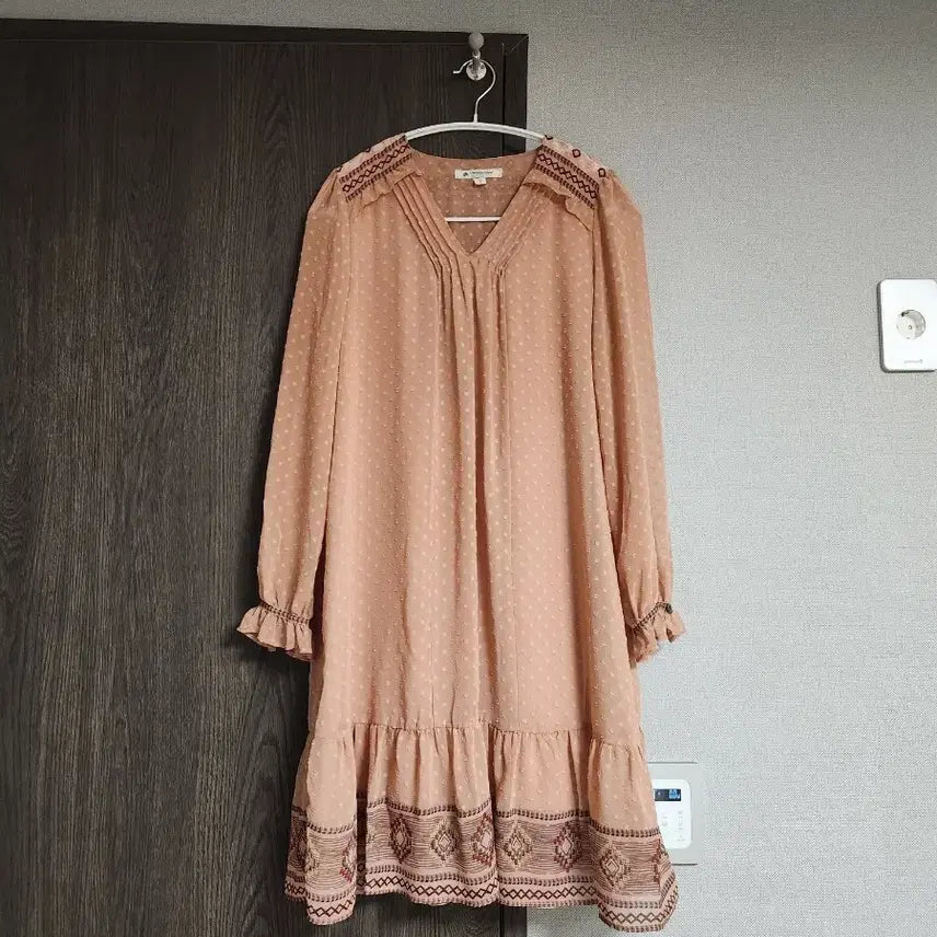 [BUNJANG] Thursday Island Peach Dot Embroidered Midi Dress / 써스데이아일랜드 피치 도트 원피스 S (55~66)