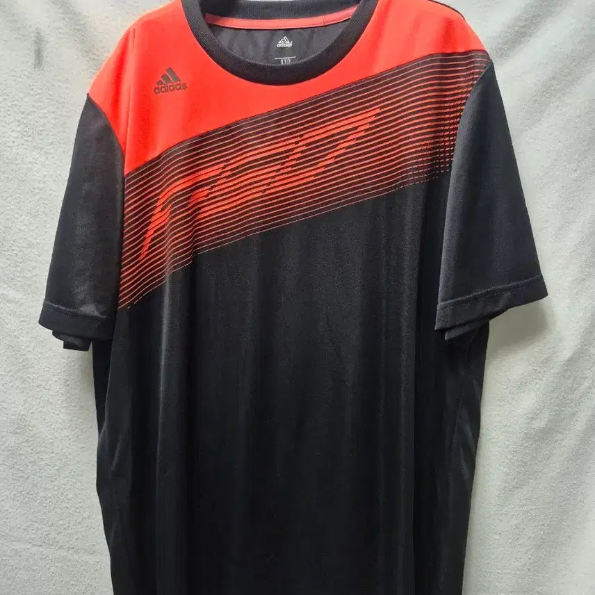 [BUNJANG] Adidas Short-Sleeve T-Shirt Black Orange Size 110 / 아디다스 반팔티 블랙 오렌지110