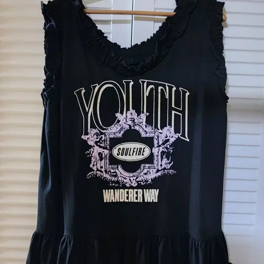 [BUNJANG] Black Frill Sleeveless T-Shirt / 블랙 프릴 나시 티셔츠