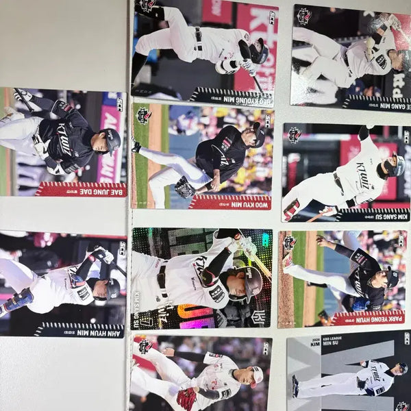 [BUNJANG] KT WIZ 2026 KBO Baseball Cards Bundle (Includes Kim Sang-soo Holo) / KT 위즈 KBO 카드 판매합니다 (김상수 홀로 포함)