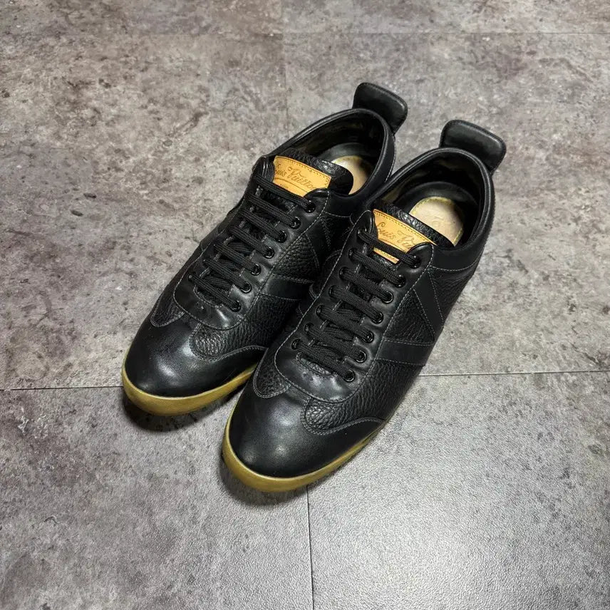 [BUNJANG] Louis Vuitton Leather Sneakers Size 8 / 루이비통 레더 스니커즈 8사이즈