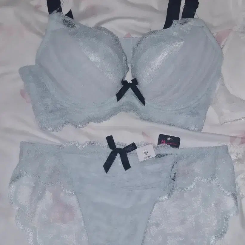[BUNJANG] Aimée Feel Lace Bra Set 75C Blue / 에메필 레이스 브라 75C 블루 란제리 세트