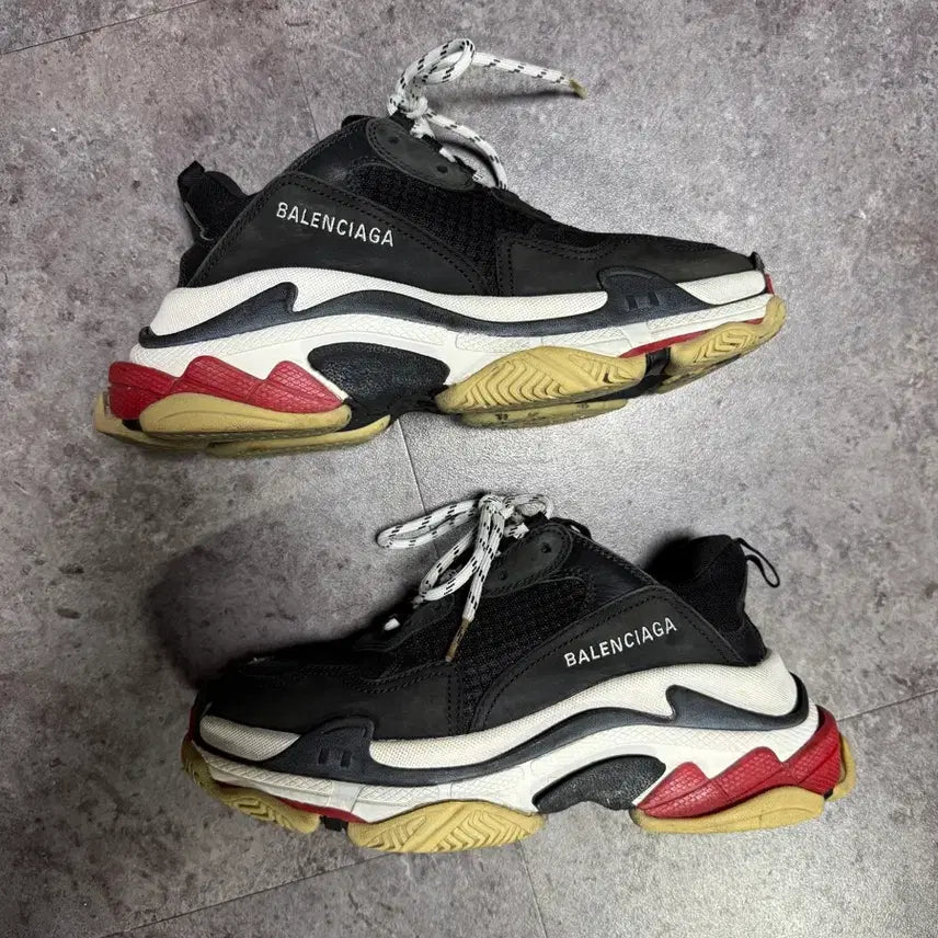 [BUNJANG] Balenciaga Triple S Sneakers / 발렌시아가 트리플 S 40