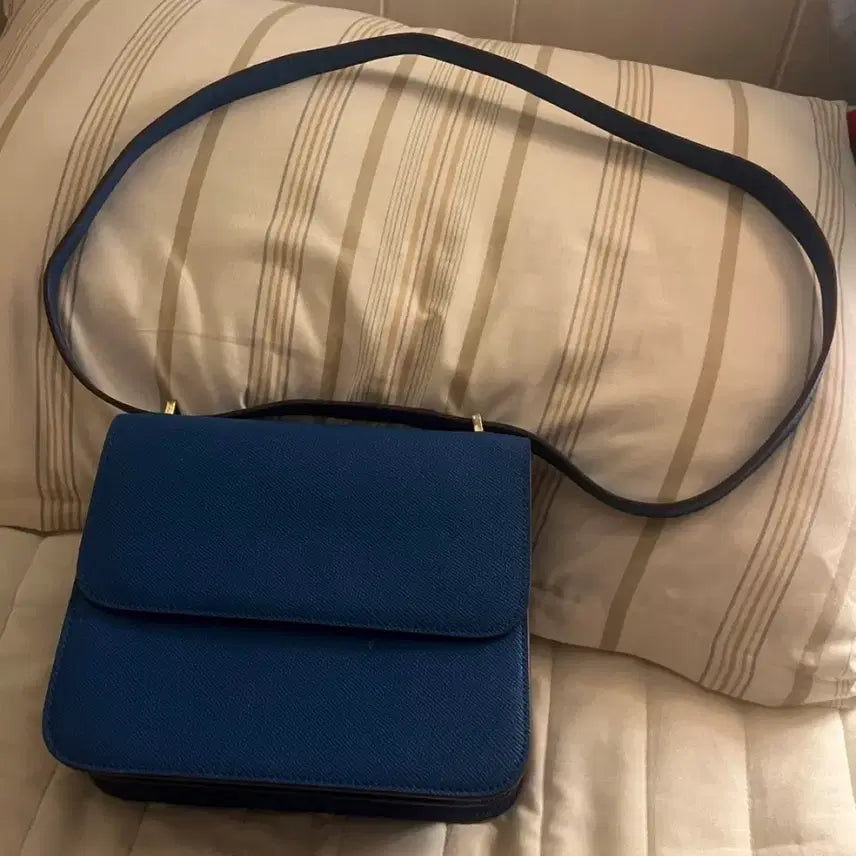 [BUNJANG] Theoro Cowhide Shoulder Bag (Blue) / 떼오로 소가죽 가방 블루색상