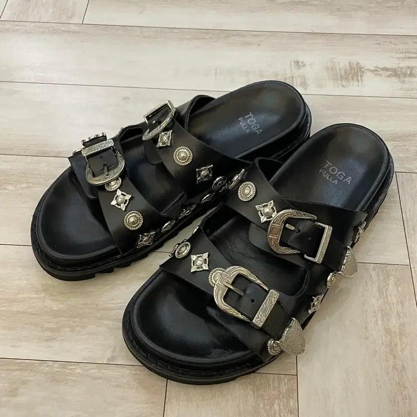 [BUNJANG] Toga Pulla Metal Buckle Slip-on Sandals Black / 토가풀라Toga Pulla 메탈 버클 슬리퍼 블랙 (풀구성)