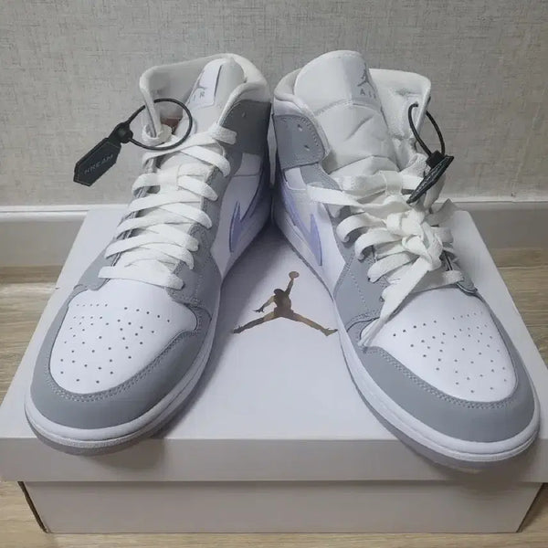 [BUNJANG] Air Jordan 1 Mid Wolf Grey Men's Shoes / (W) 조던 1 미드 울프 그레이 290