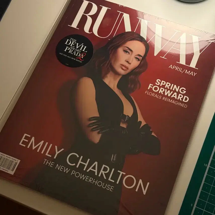 [BUNJANG] The Devil Wears Prada Runway Magazine (Sealed) / 악마는 프라다를 입는다 런웨이 매거진 미개봉