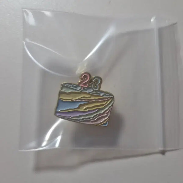 [BUNJANG] IU Twenty-Three Cake Badge / 아이유 스물셋 케이크 뱃지