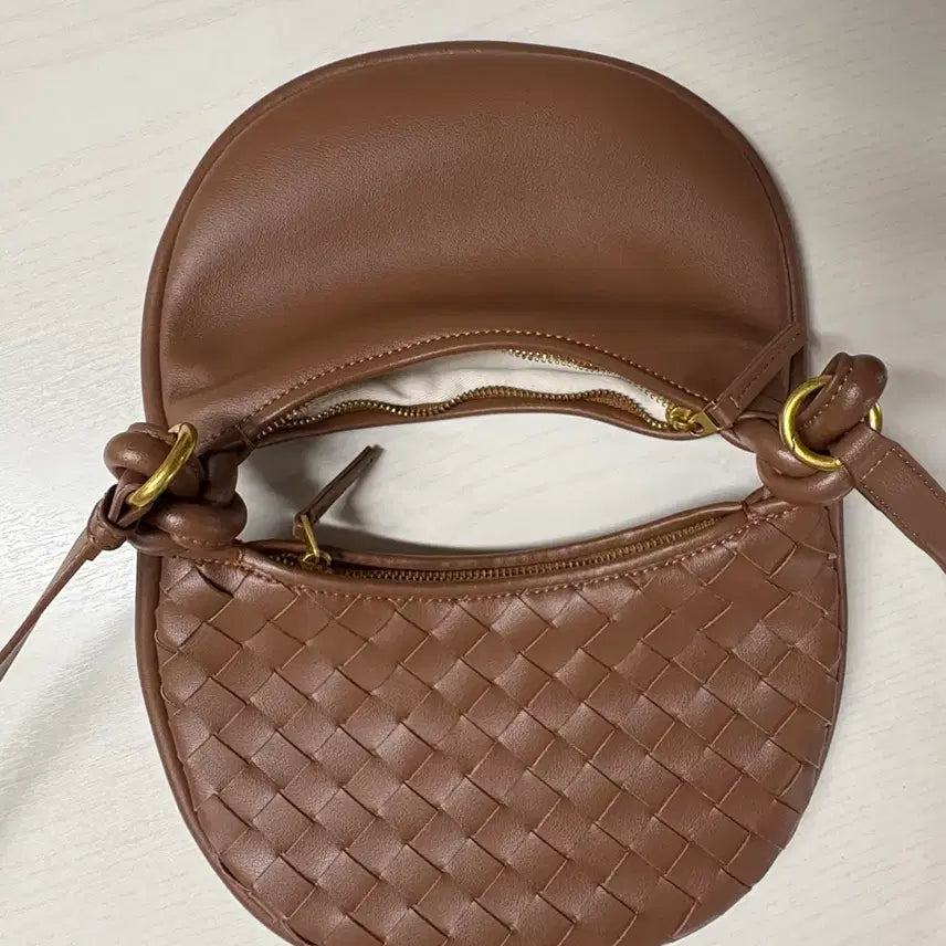 [BUNJANG] Intrecciato Half Moon Crossbody Bag / Shoulder Bag / (인트레치아토) 반달 크로스백 / 숄더백