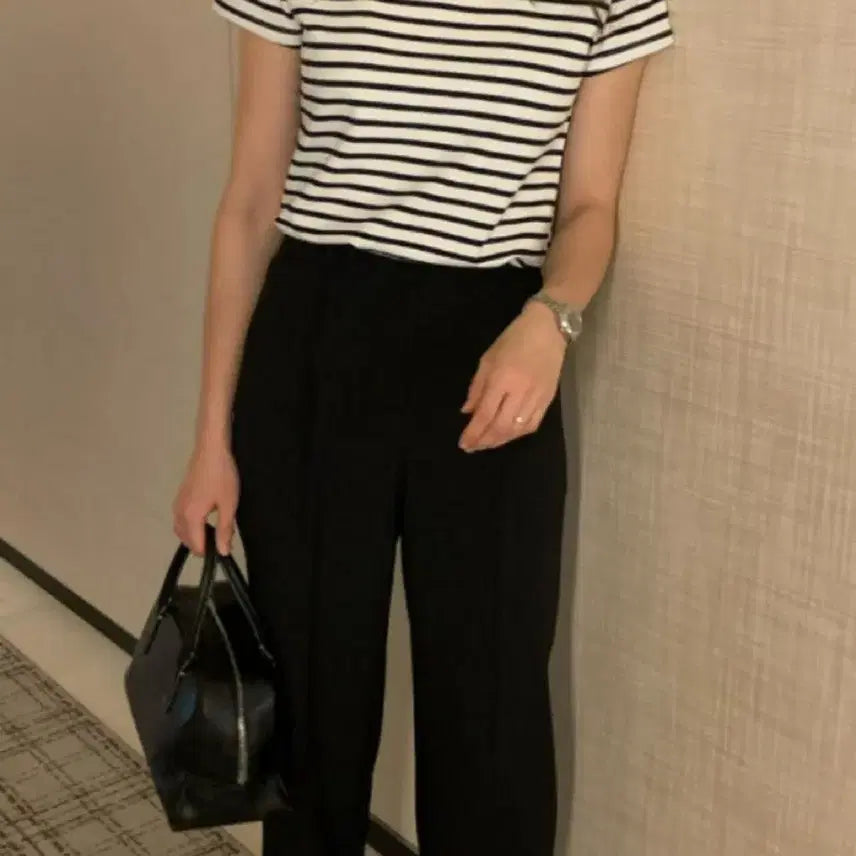 [BUNJANG] Moible One-Pleat Relaxed Fit Slacks / moible 모이블레 원핀턱 슬랙스 (메이비베이비슬로우앤드가내스라프롬비기닝미뉴에트자라코스cos유니클로킨다베이지)