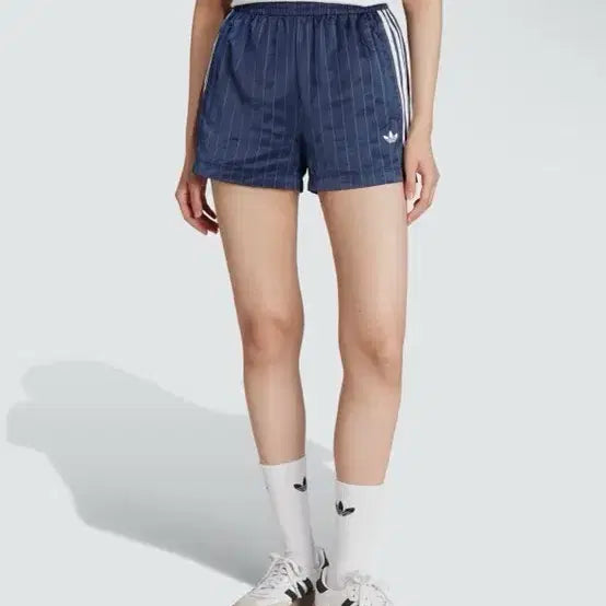 [BUNJANG] Adidas Pinstripe Satin Short Pants / 아디다스 핀스트라이프 새틴 숏 팬츠