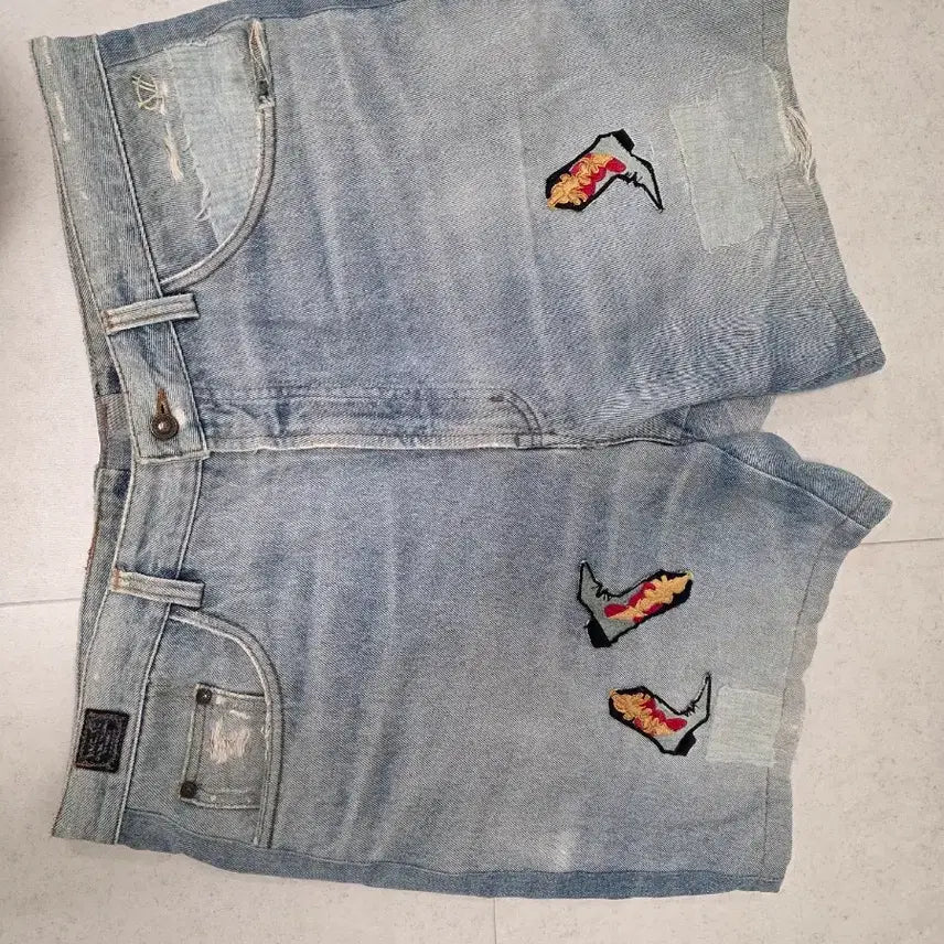 [BUNJANG] Denim Shorts Cowboy Boots Patch Washed Size 34 / 데님 숏팬츠 카우보이 부츠 패치 워싱 허리34
