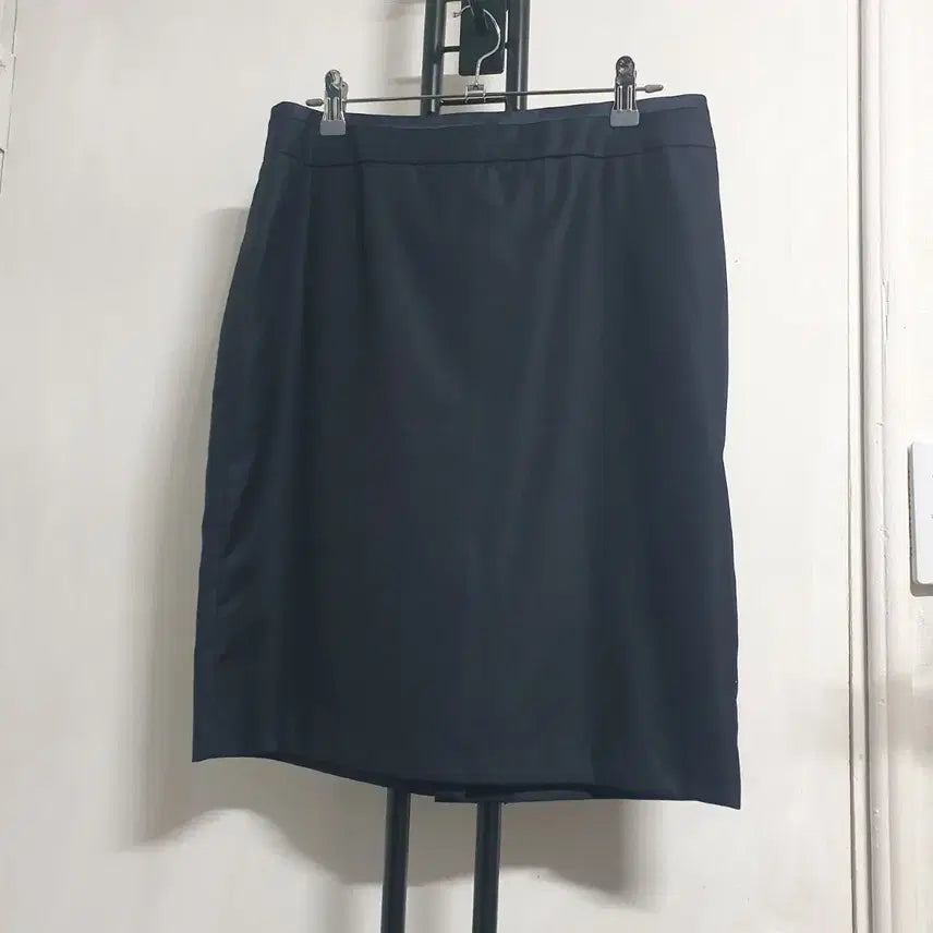 [BUNJANG] Olivia Lauren 29-inch Summer Silk Skirt Deep Navy / 29인치 올리비아로렌 여름 실크치마 딥네이비