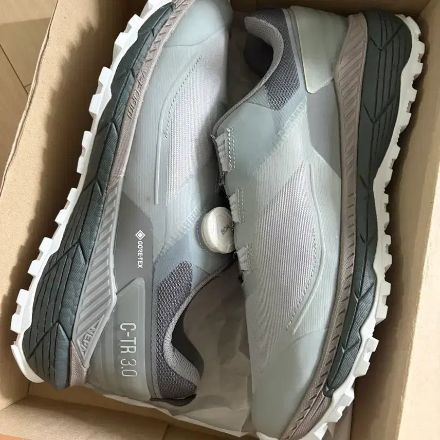 [BUNJANG] NEPA C-TR 3.0 Gore-Tex Trekking Shoes / 네파 고어텍스 C-TR 3.0 트레킹화 275