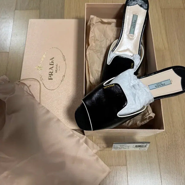 [BUNJANG] PRADA Black Patent Leather Mules - Size 38 / 정품 PRADA 블랙 에나멜 뮬 38사이즈