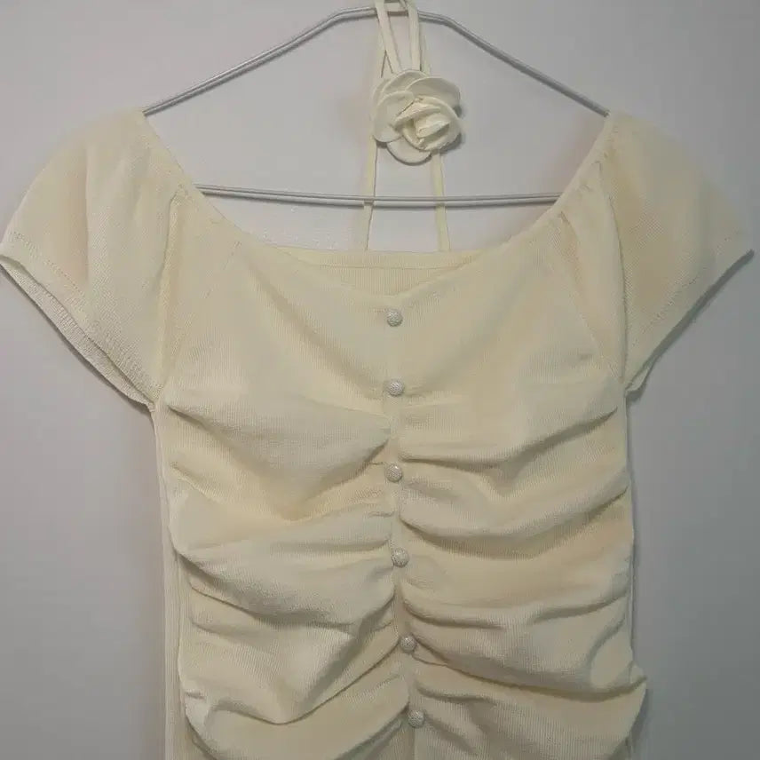 [BUNJANG] Yellow Summer Knit Off-Shoulder Top with Rose Detail / 노랑 여름 니트