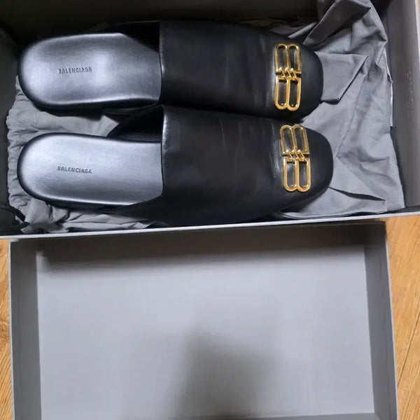[BUNJANG] Balenciaga BB Logo Leather Mules / 발렌시아가 BB 로고 블랙 뮬 팝니다 260사이즈