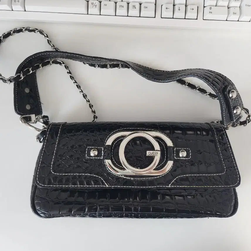 [BUNJANG] Guess Crocodile Pattern Mini Shoulder Bag Black / 게스 크로커다일 패턴 미니숄더백 블랙