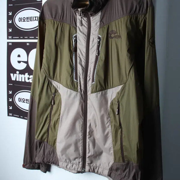 [BUNJANG] NEPA Zip-up Windbreaker Jacket Lightweight / (L-XL) 네파 집업 바람막이 점퍼자켓 기능성 경량 등산-H35970