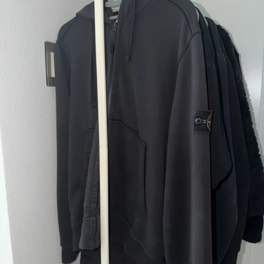 [BUNJANG] Stone Island Logo Badge Zip-Up Hoodie / 스톤아일랜드 후드집업