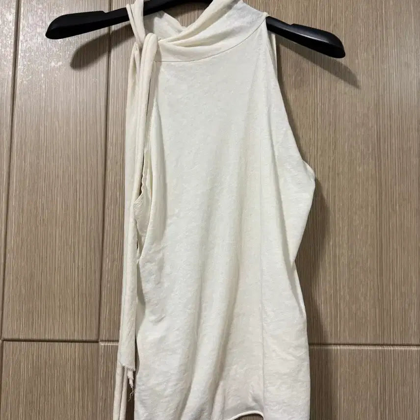 [BUNJANG] Halterneck Sleeveless Top / 홀터넥 나시