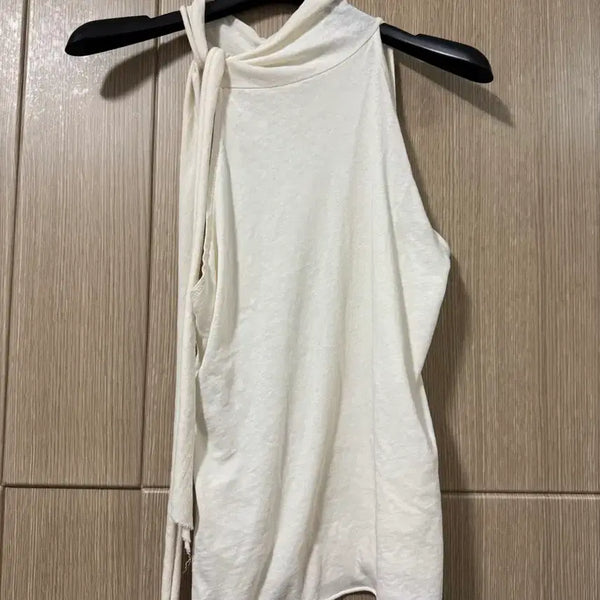 [BUNJANG] Halterneck Sleeveless Top / 홀터넥 나시