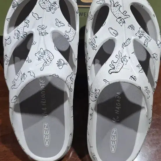 [BUNJANG] KEEN x IROMOTE Shanti Arts Slides White Unisex Size 270 / [26SS] [KEEN x IROMOTE] [샨티 ARTS] 흰색 남녀공용 슬라이드 270 사이즈