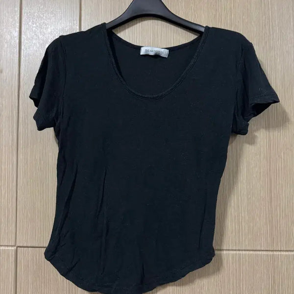 [BUNJANG] Black Cropped T-Shirt / 블랙 크롭티