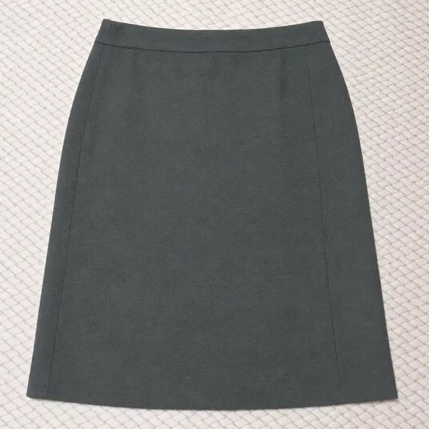 [BUNJANG] AizBBaBa Deep Khaki H-Line Skirt Size 55 / 새제품 .아이잗바바 딥 카키 스커트 55 사이즈
