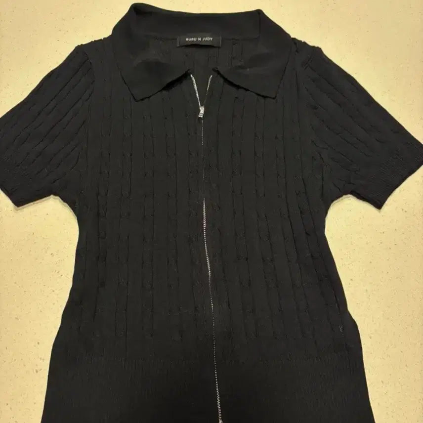 [BUNJANG] Black Cable Knit Zip-Up Short Sleeve Knit / 블랙 꽈배기 카라 집업 반팔 니트